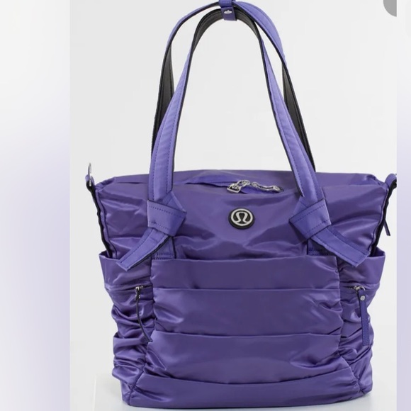Lululemon Triumphant Purple Ruffled Gym Tote Duffel Travel Handbag Shoulder Bag - Picture 3 of 14